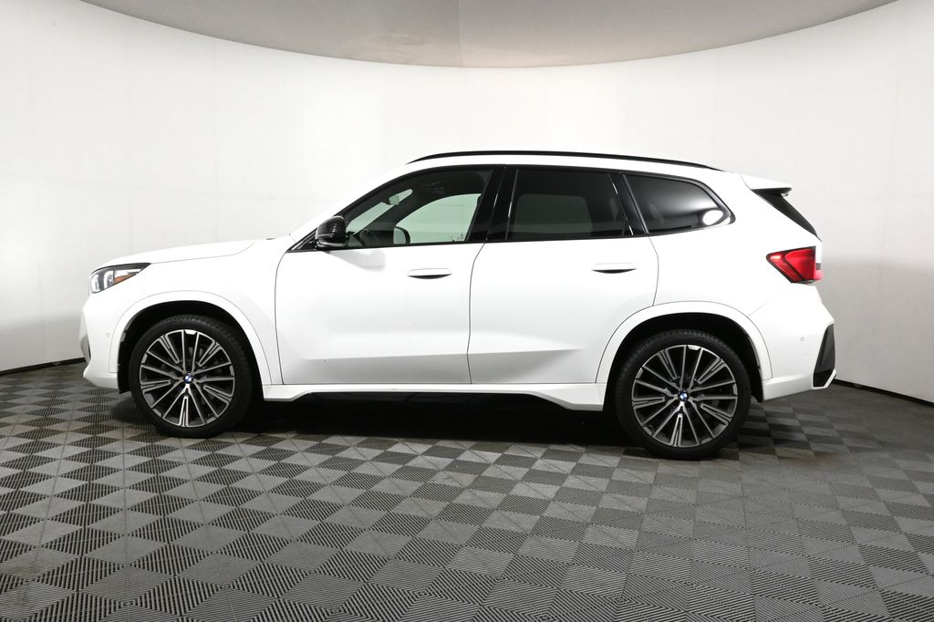 Thumbnail: 2023 BMW X1 - 2