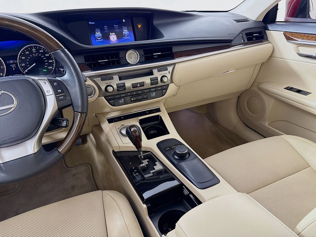 Thumbnail: 2015 Lexus ES - 23
