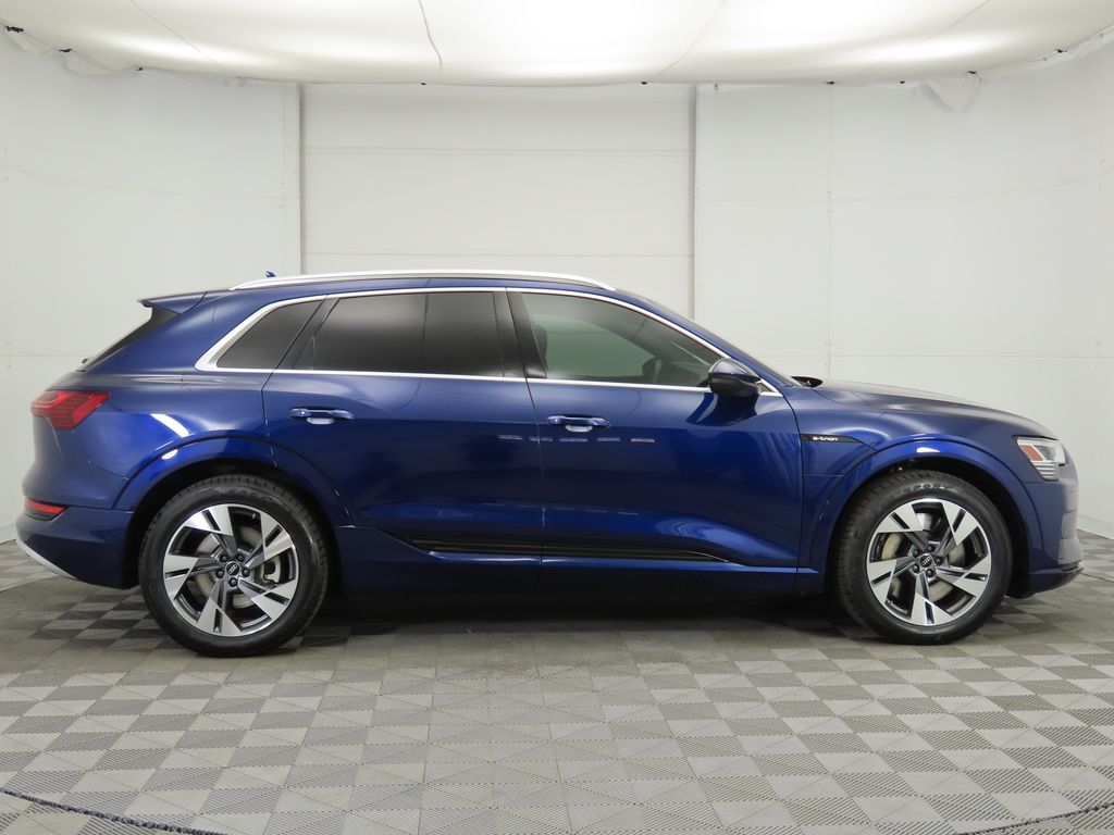 2022 Audi e-tron Premium 4