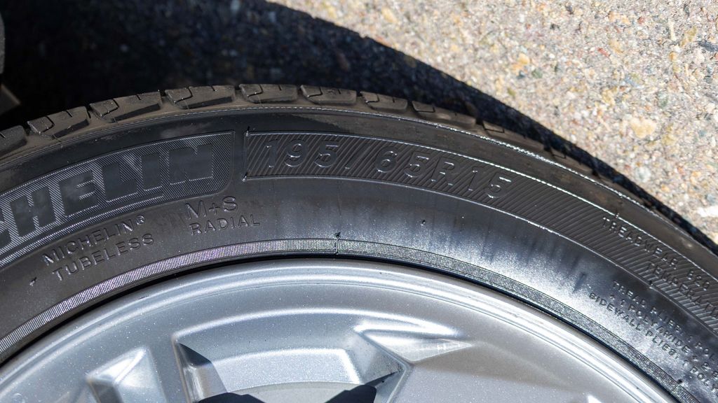 Used 2024 Hyundai Elantra SE 4D Sedan