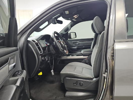 View vehicle photo 6