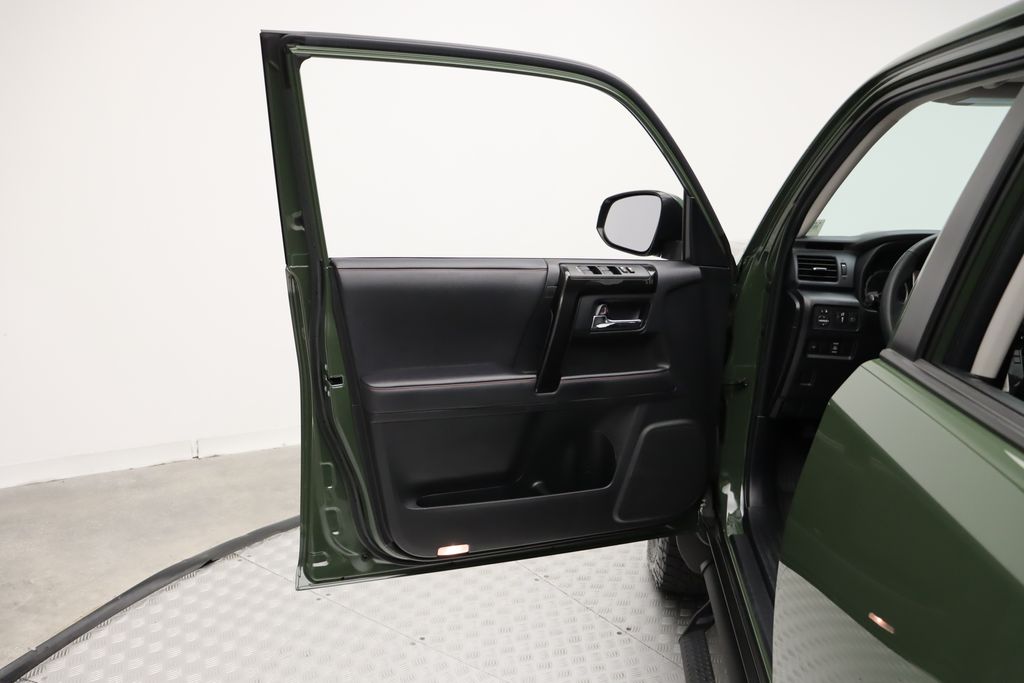 Thumbnail: 2020 Toyota 4Runner - 16