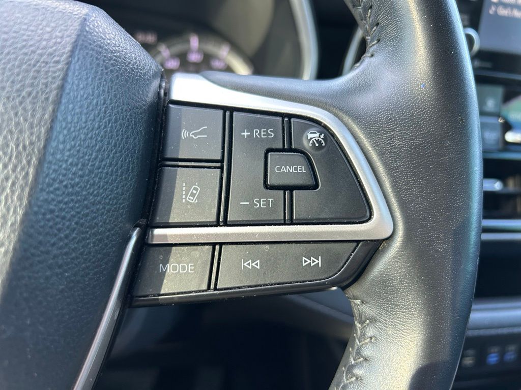 Thumbnail: 2022 Toyota Highlander - 20