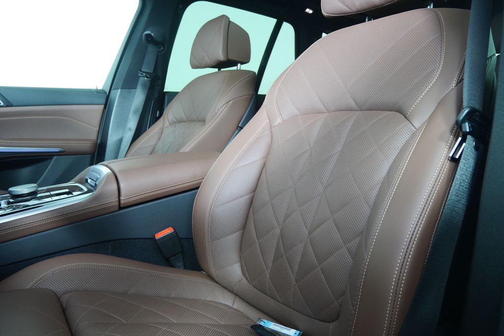 Thumbnail: 2025 BMW X5 - 10