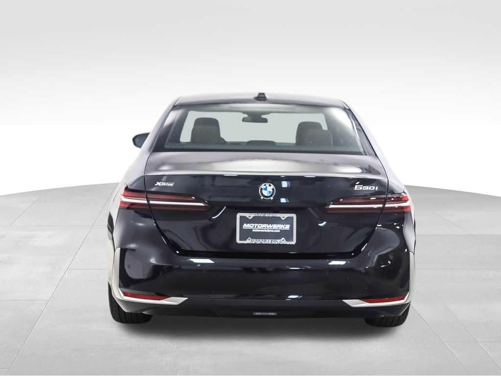 Thumbnail: 2026 BMW 5 Series - 5