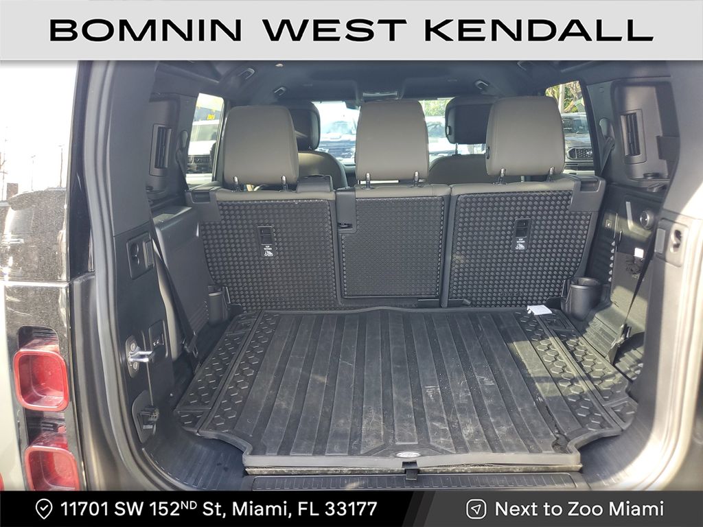 2023 Land Rover Defender 110 S photo