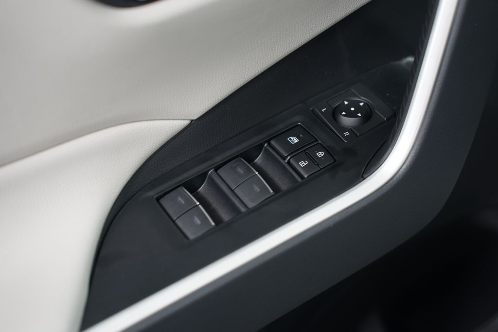2025 Toyota RAV4 XLE 31