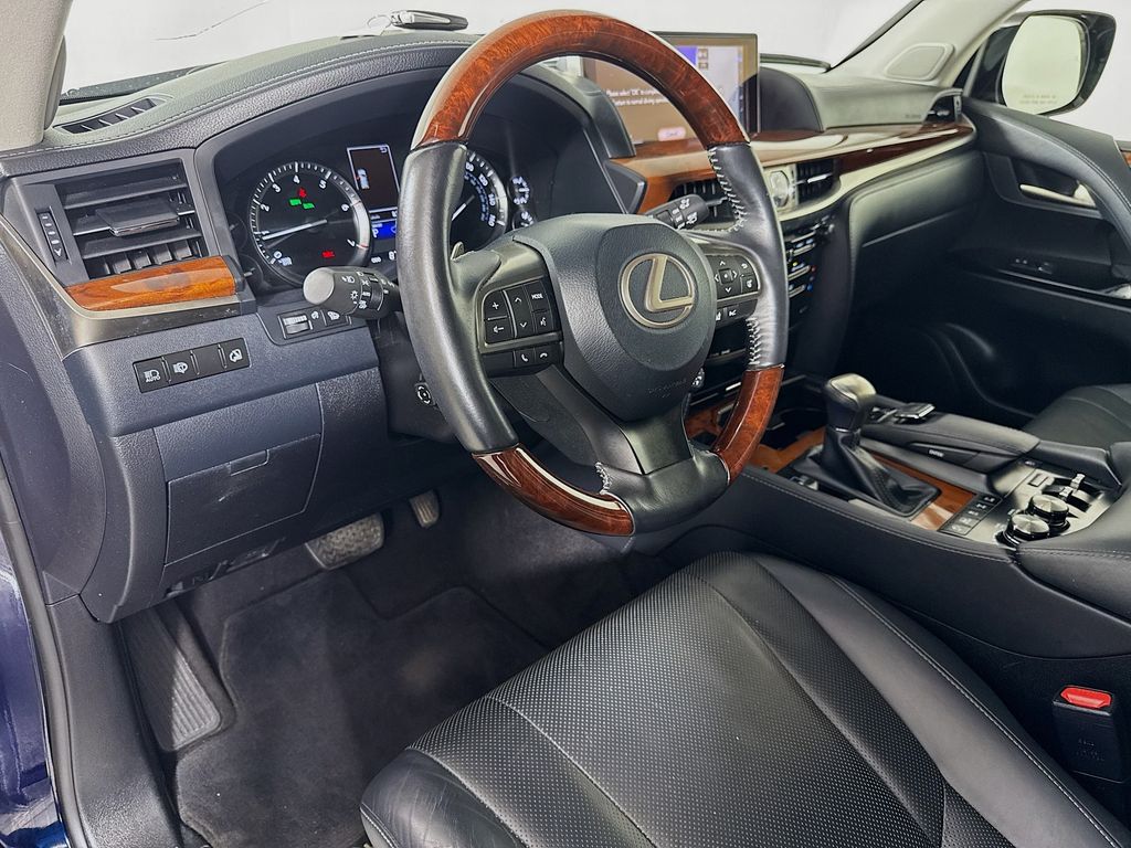 2019 Lexus LX 570 9