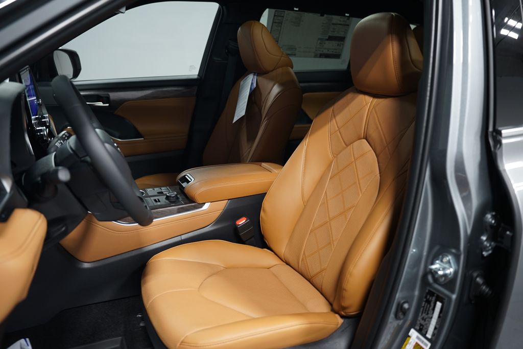 2025 Toyota Highlander Platinum 29
