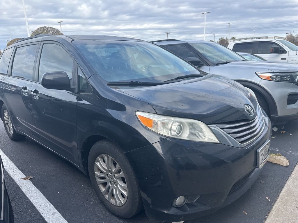 Thumbnail: 2015 Toyota Sienna - 3