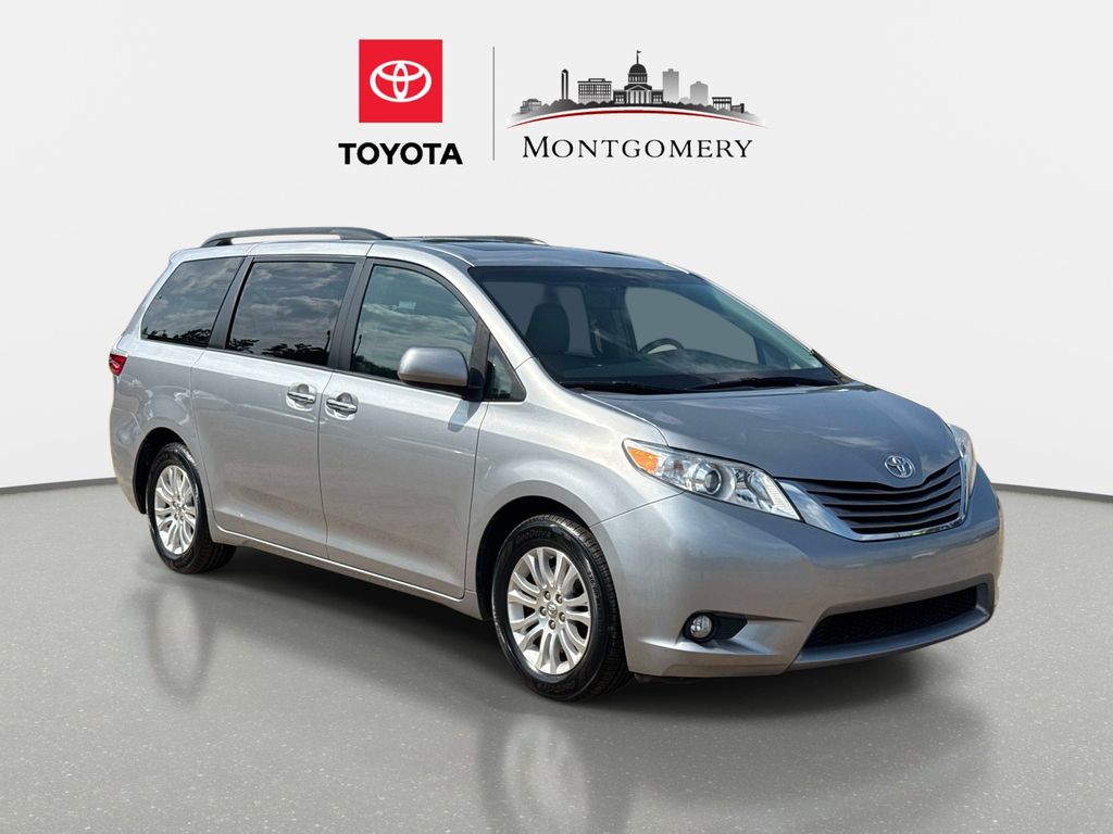 2017 Toyota Sienna XLE 7-Passenger Auto Access Seat FWD