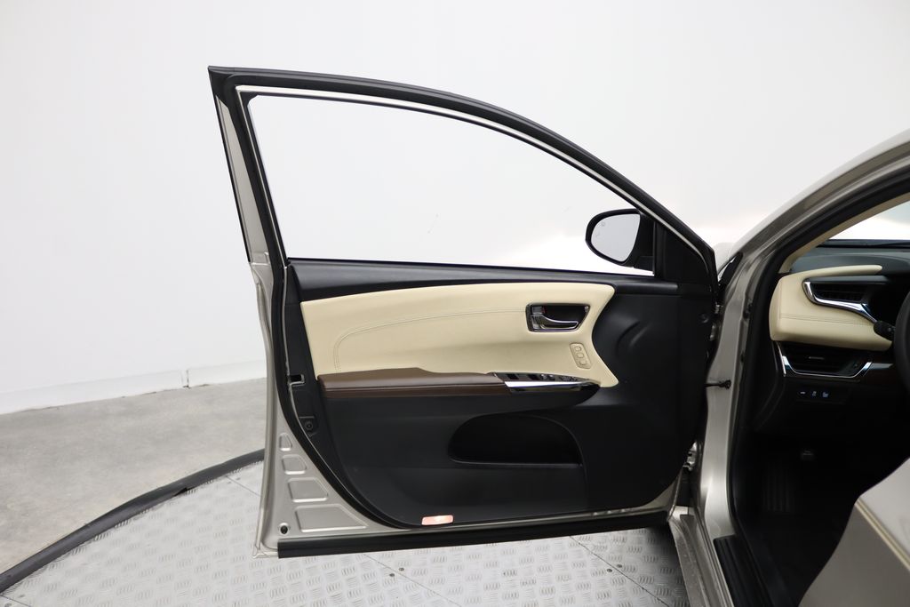 Thumbnail: 2013 Toyota Avalon - 16