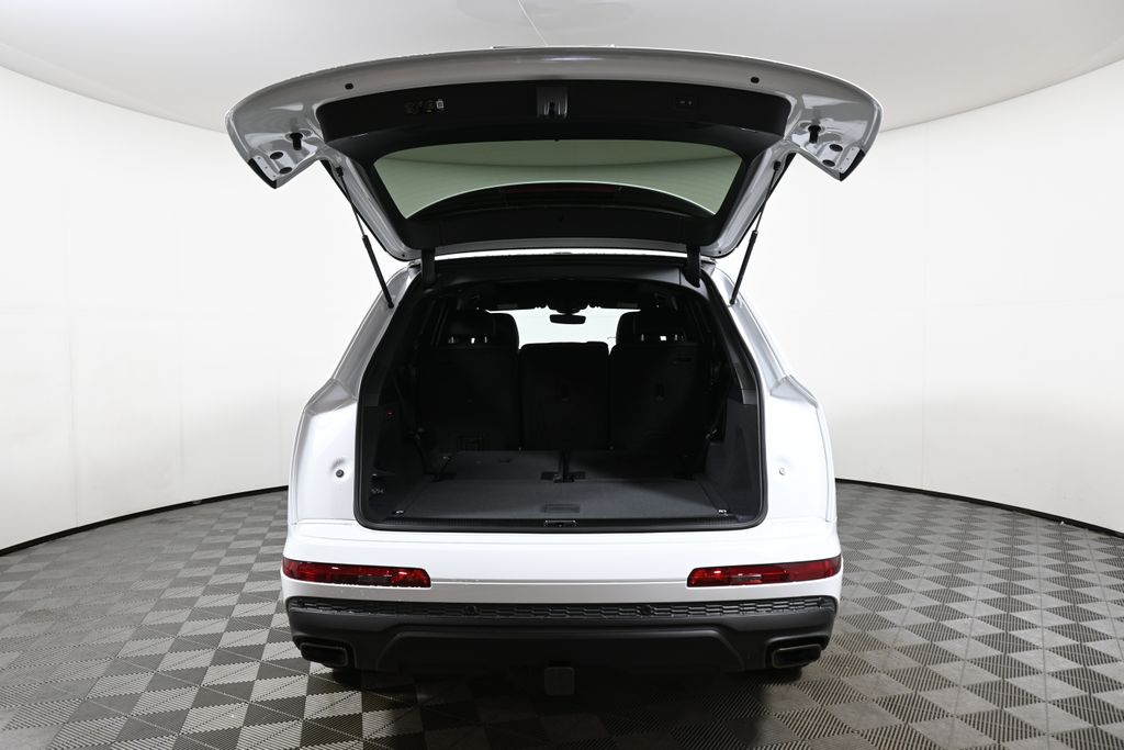 Thumbnail: 2026 Audi Q7 - 30