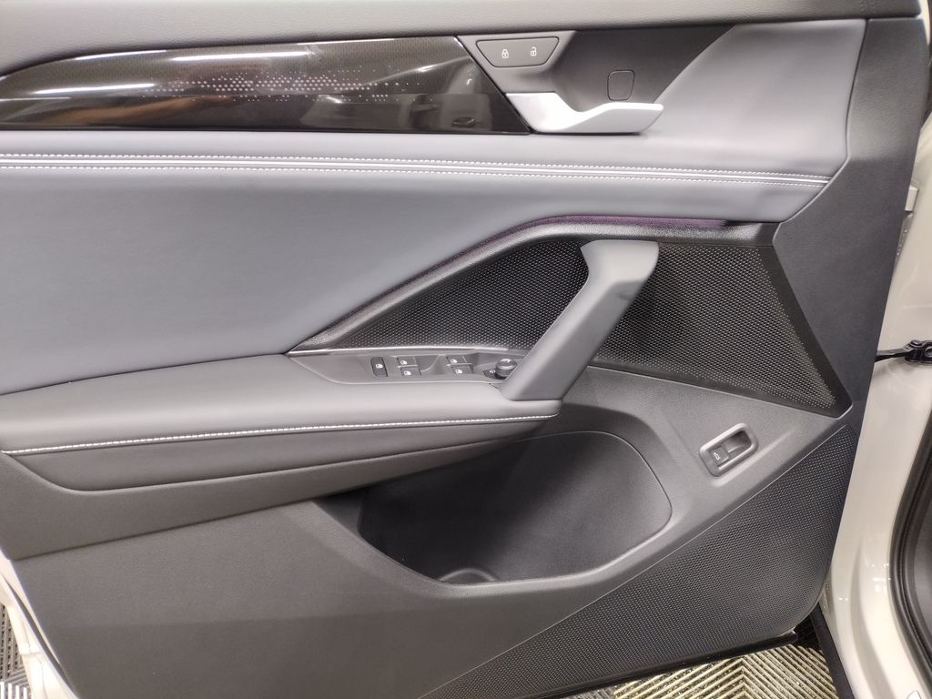 2025 Volkswagen Tiguan 2.0T SEL R-Line