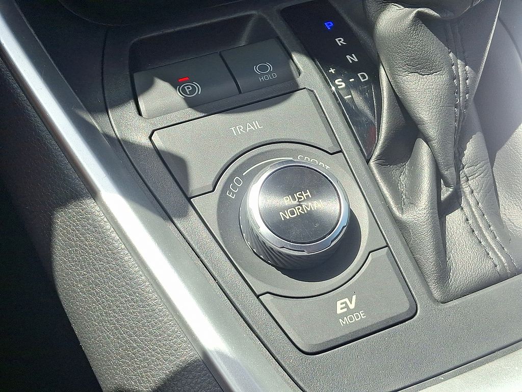 Thumbnail: 2021 Toyota RAV4 - 28