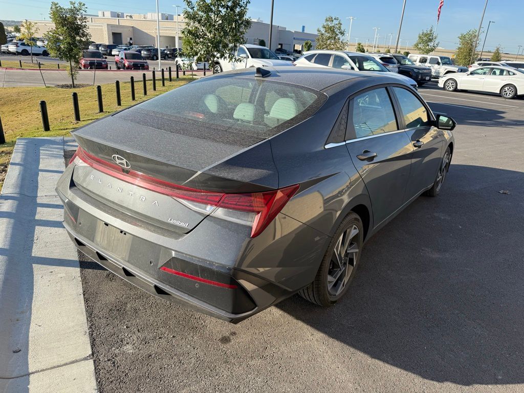 Thumbnail: 2024 Hyundai Elantra - 4