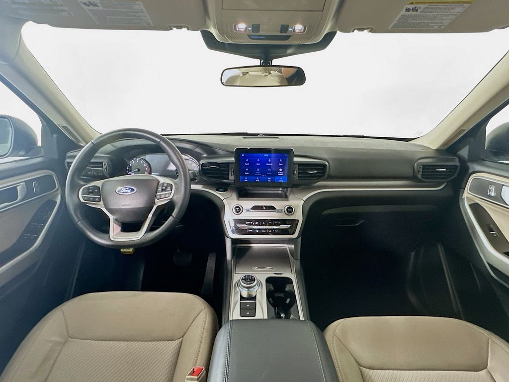 Used 2023 Gray Ford XLT image 10