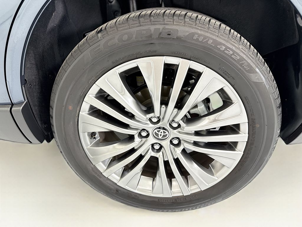 Thumbnail: 2023 Toyota Venza - 31