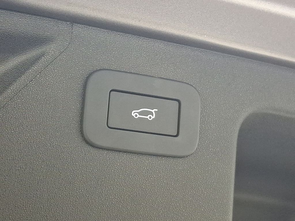 Thumbnail: 2025 Land Rover Discovery Sport - 30