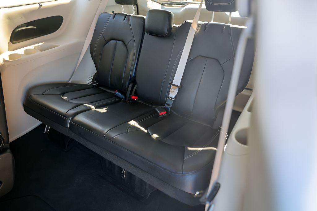 Used Car 2022 Chrysler Pacifica  Touring L For Sale Under $30,000 In Austin, Texas