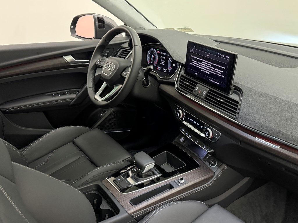 Thumbnail: 2025 Audi Q5 - 15