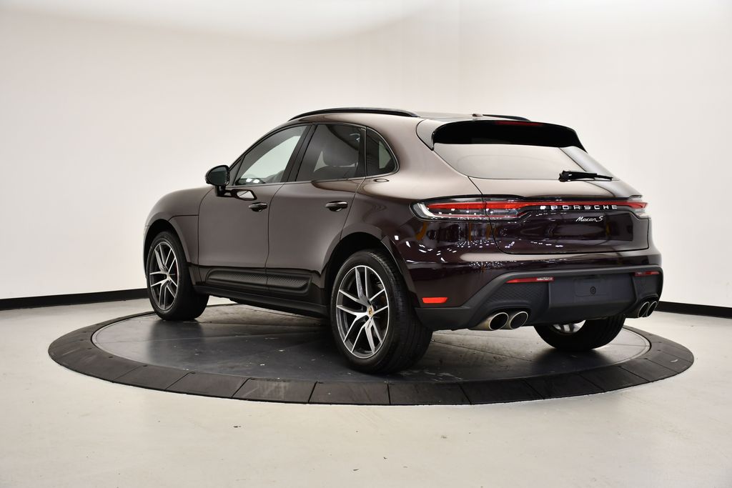 Thumbnail: 2023 Porsche Macan - 3