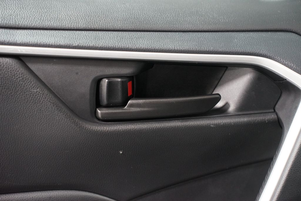 Thumbnail: 2025 Toyota RAV4 - 31