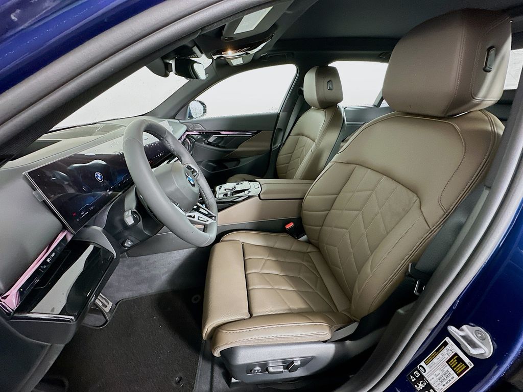 Thumbnail: 2026 BMW 5 Series - 16