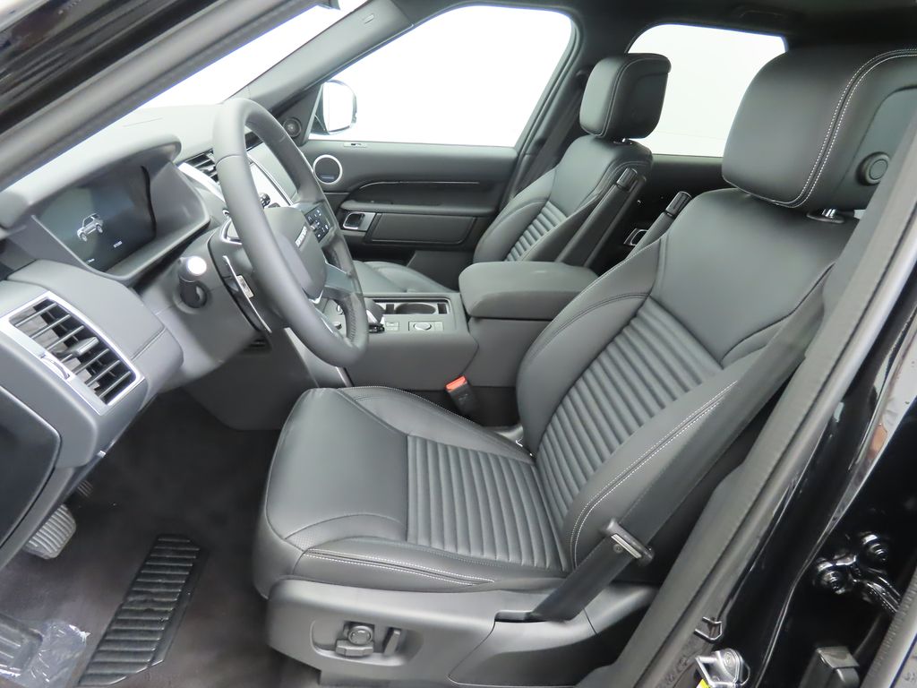 Thumbnail: 2025 Land Rover Discovery - 19