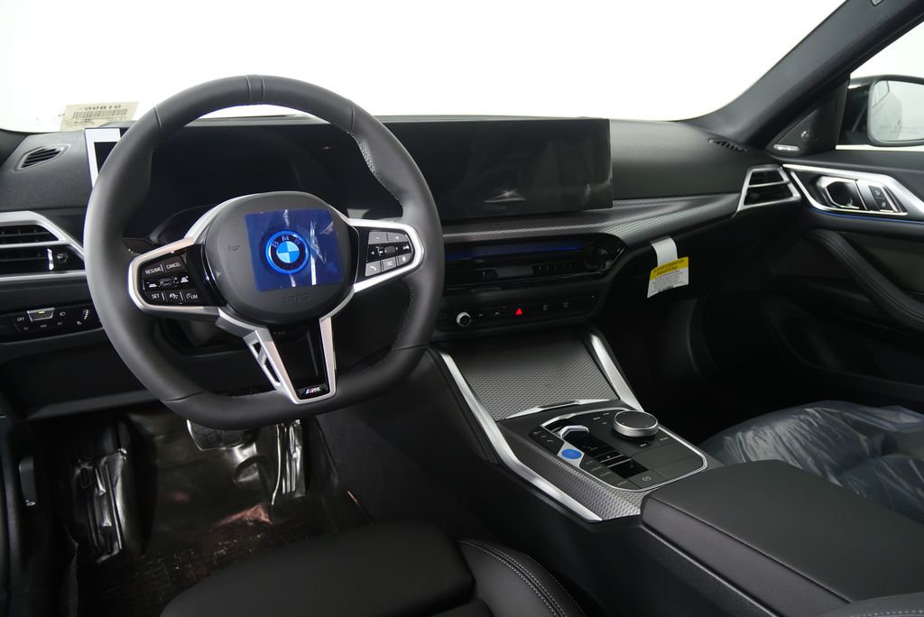 Thumbnail: 2025 BMW i4 - 17