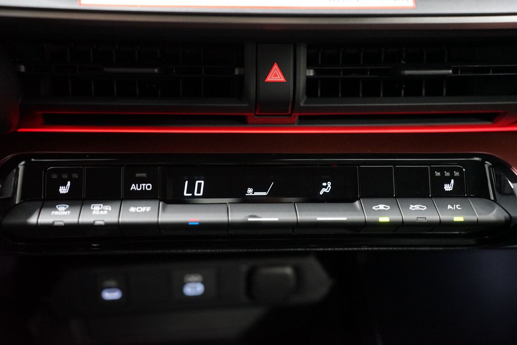 2025 Toyota Prius Plug-in 19