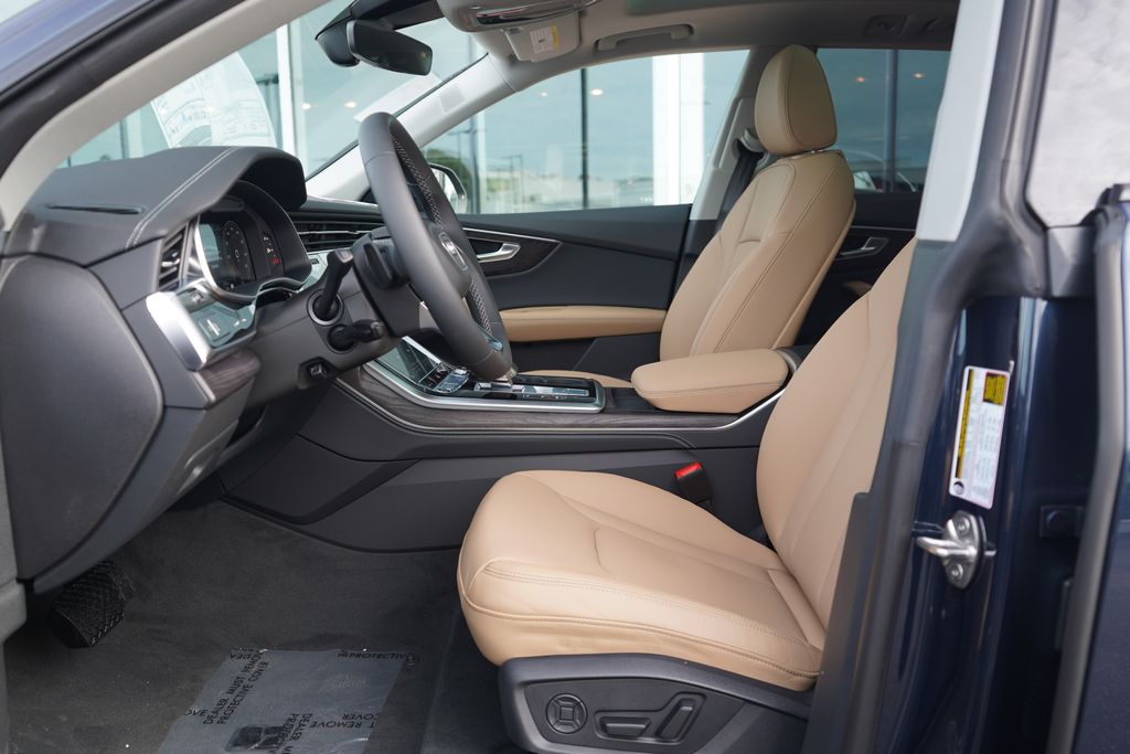 Thumbnail: 2026 Audi Q8 - 6