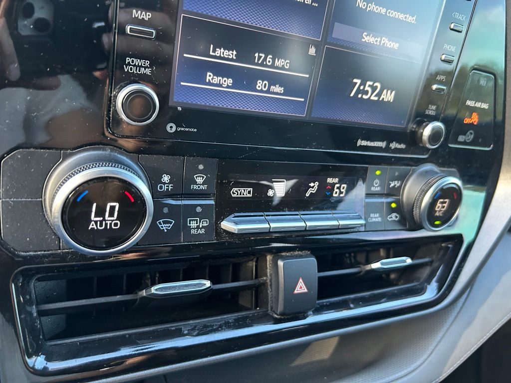 Thumbnail: 2021 Toyota Highlander - 27