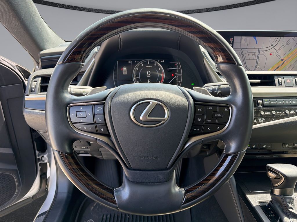 Thumbnail: 2020 Lexus ES - 21