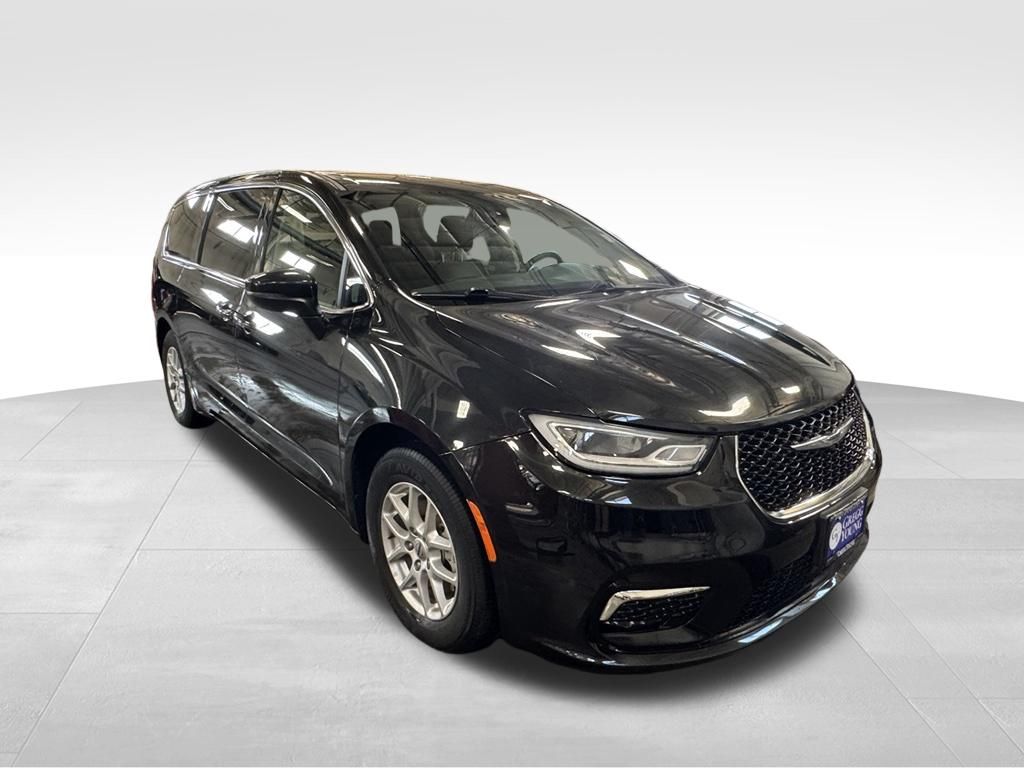 Used 2023 Chrysler Pacifica Van