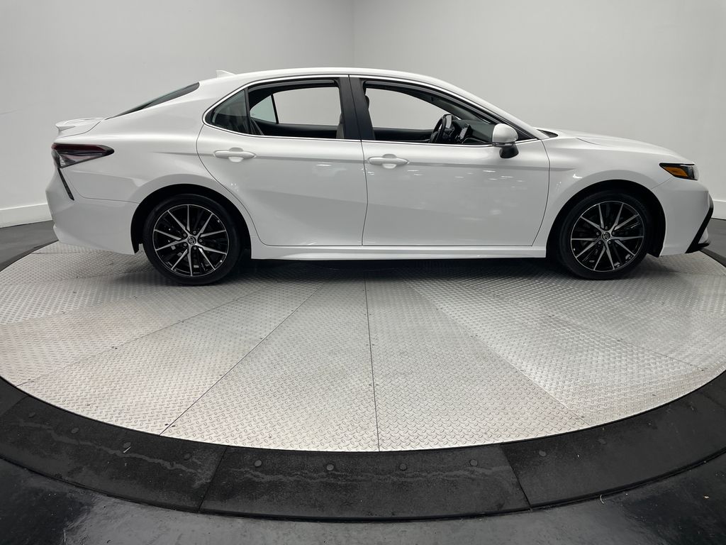 Thumbnail: 2022 Toyota Camry - 4