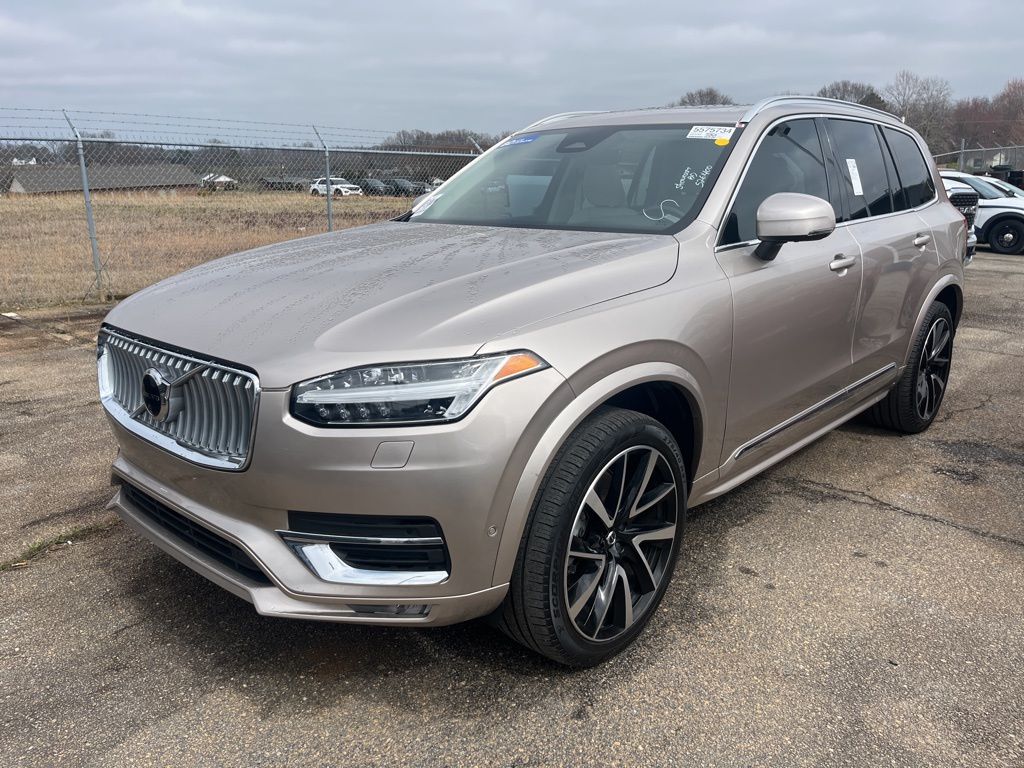 2025 Volvo XC90 B6 Plus Bright Theme 7-Passenger AWD