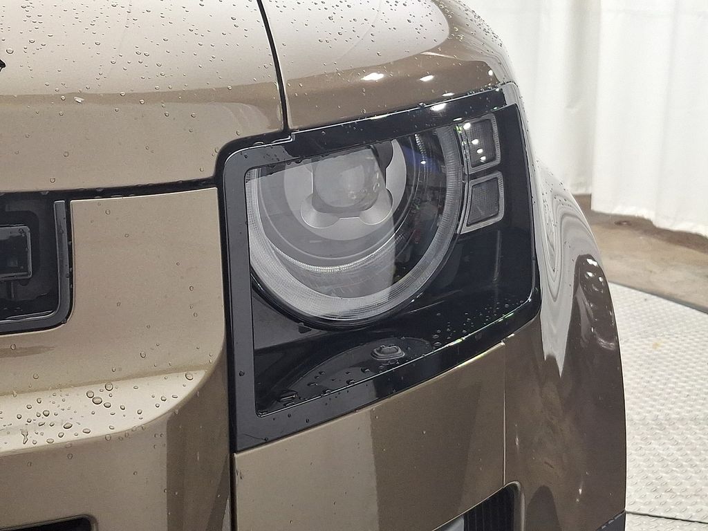 Thumbnail: 2020 Land Rover Defender - 8