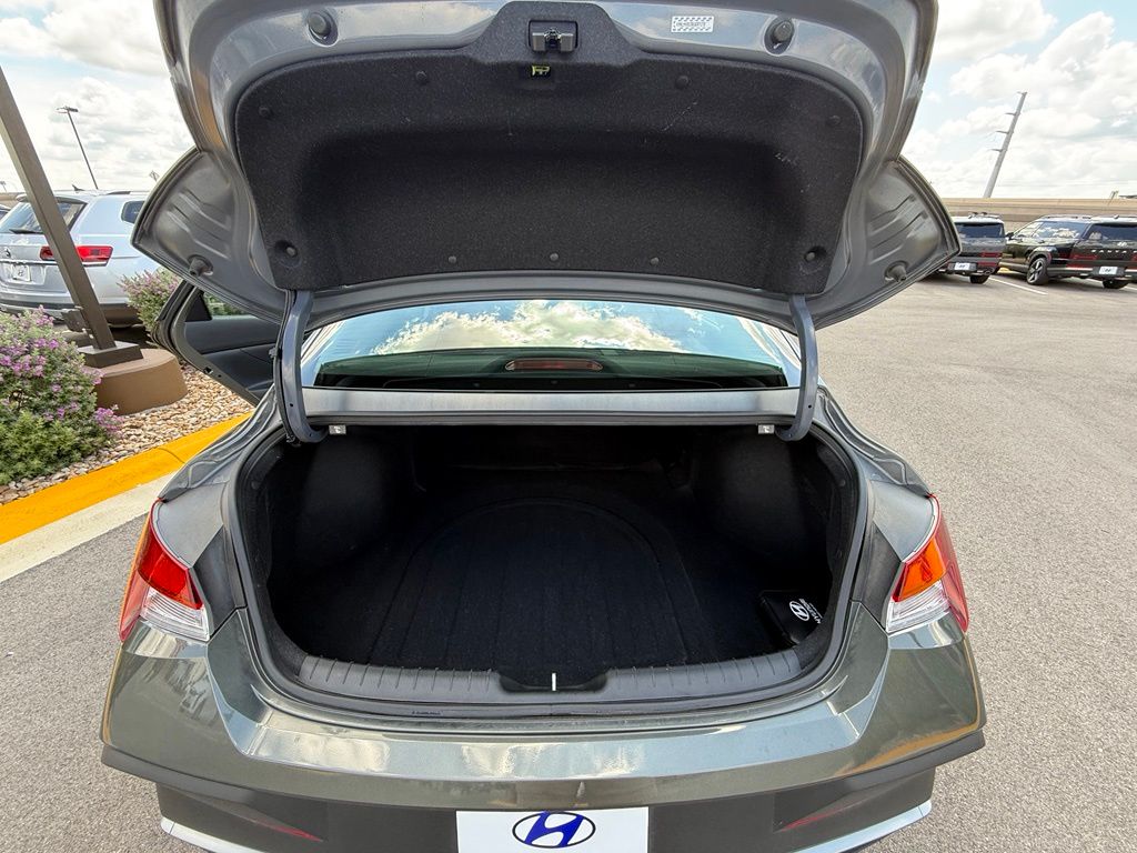 Thumbnail: 2024 Hyundai Elantra - 11