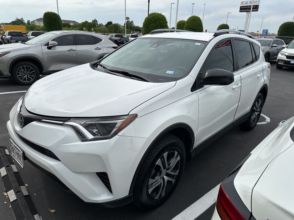 2018 Toyota RAV4 LE 16