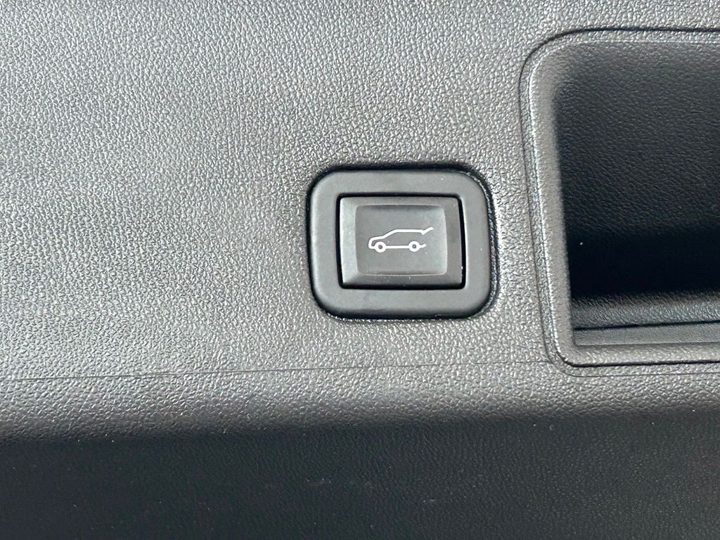Used 2023 Summit White GMC SLE image 45