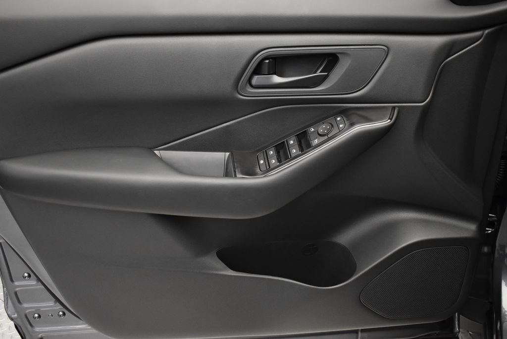 Thumbnail: 2026 Nissan Rogue - 10