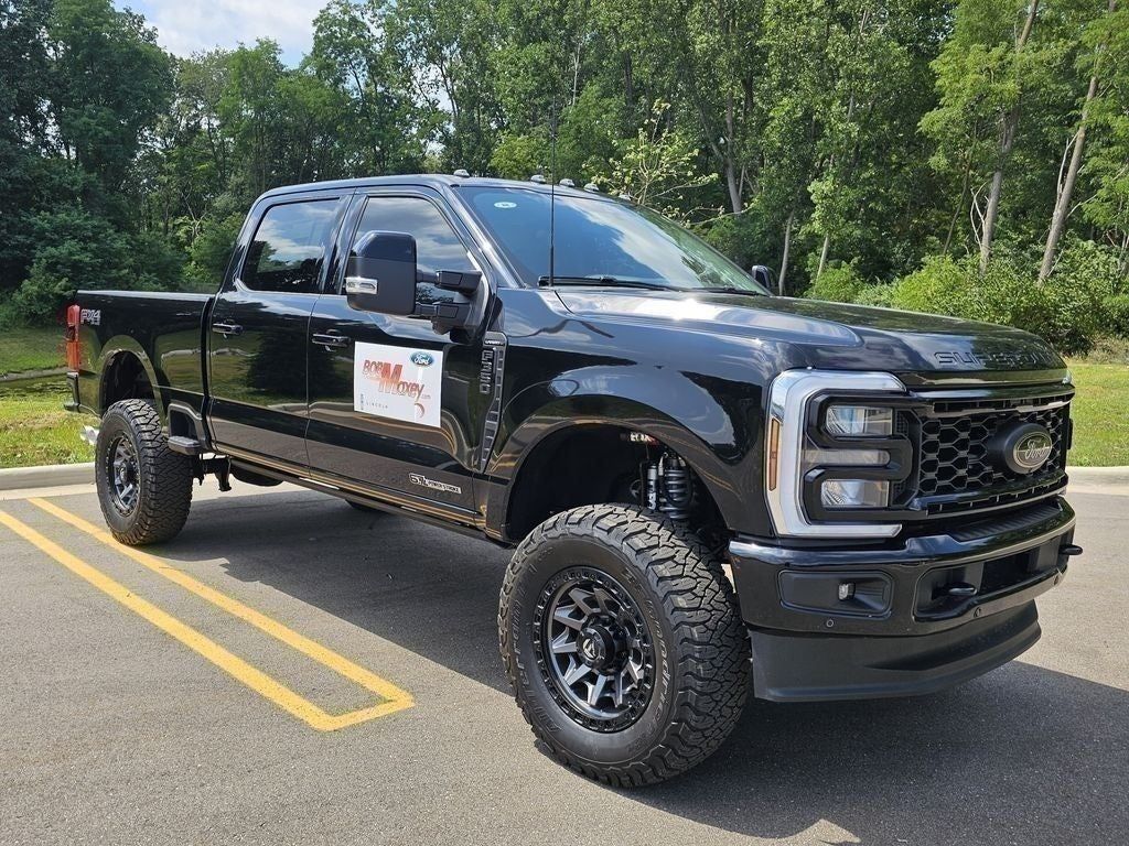 Agate Black Metallic 2026 Ford F-350 Super Duty Pickup Truck Four-Wheel Drive Automatic