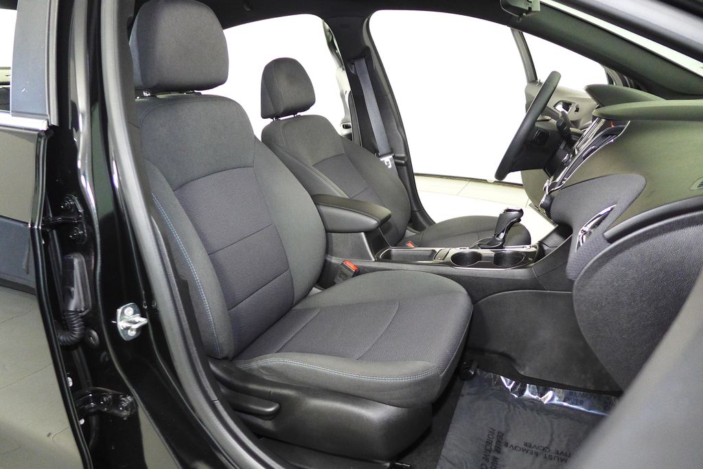 Thumbnail: 2018 Chevrolet Cruze - 18