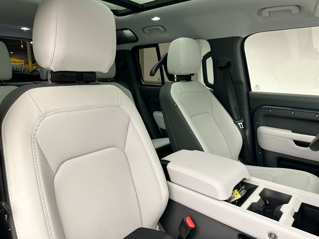 2025 Land Rover Defender 110 5