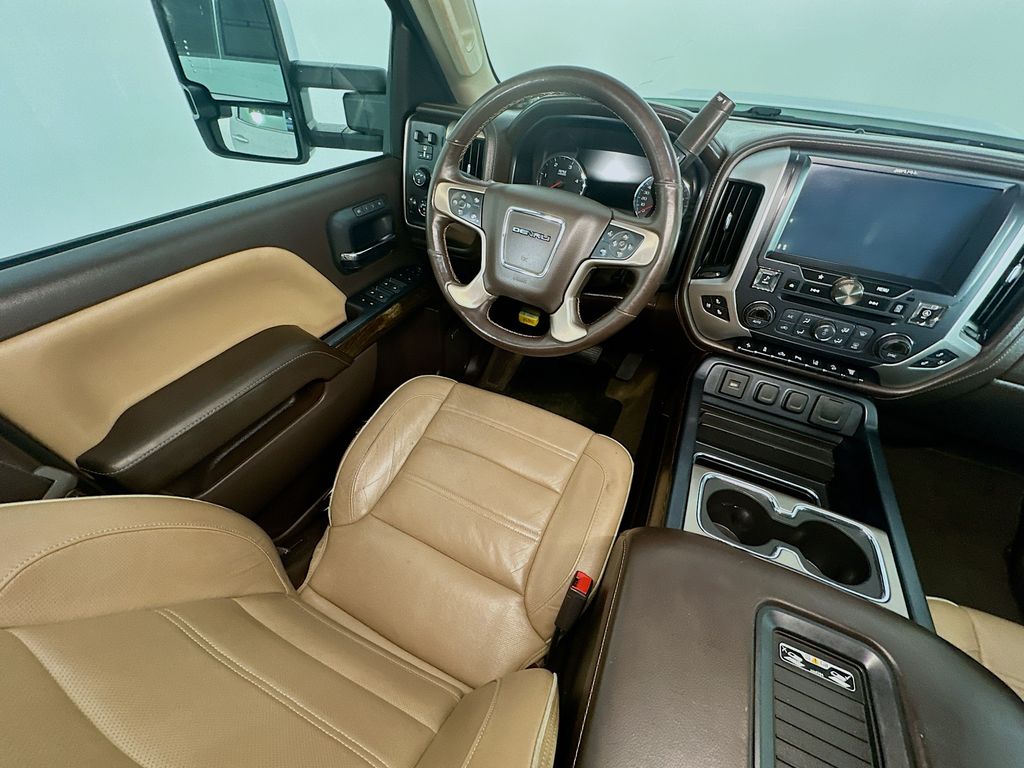 Used 2017 White GMC Denali image 9