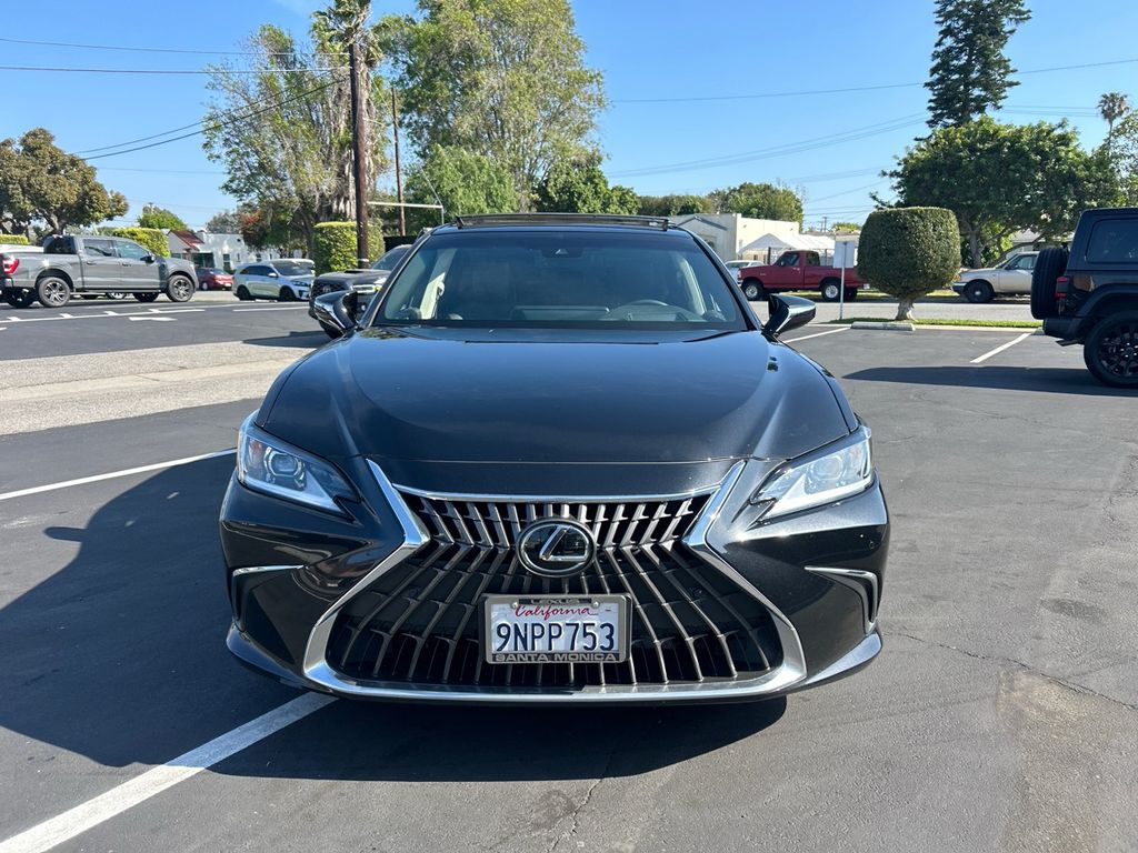 Used 2024  Lexus 350 image 2