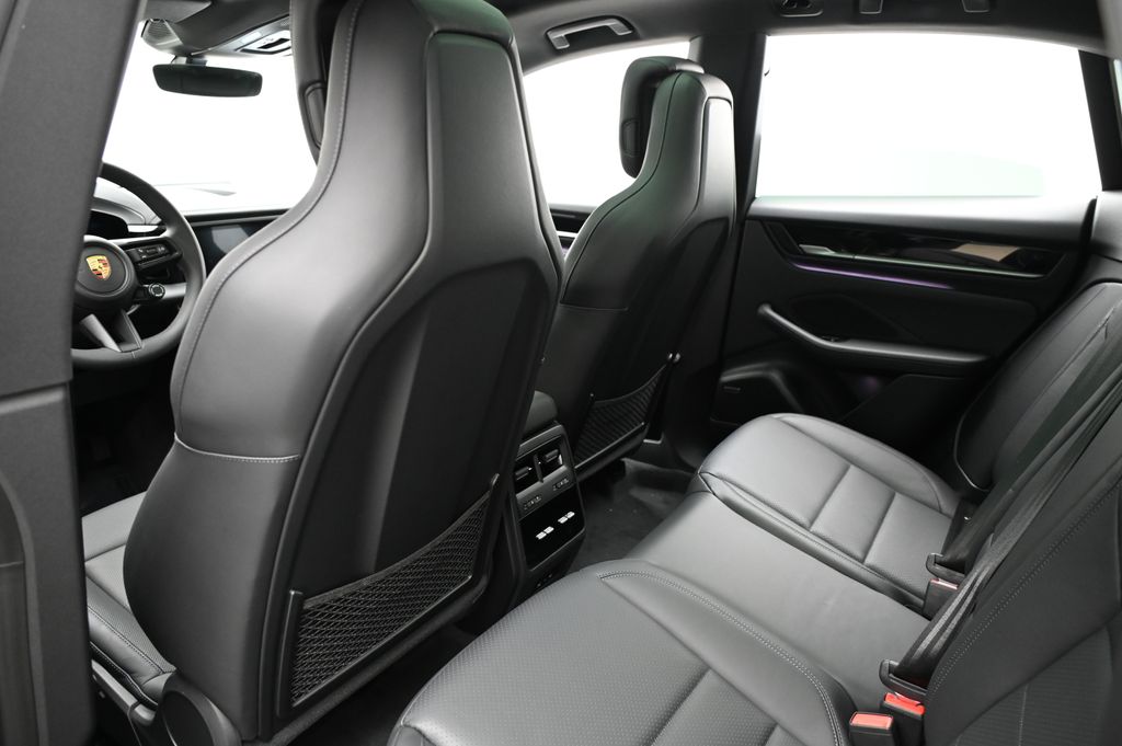 Thumbnail: 2025 Porsche Macan - 27