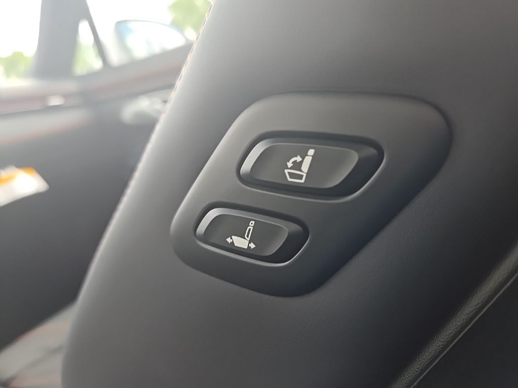 Thumbnail: 2026 Genesis GV70 - 31