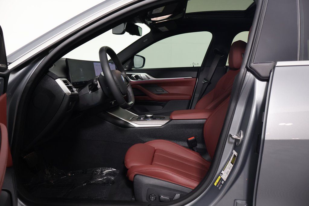 Thumbnail: 2025 BMW i4 - 10